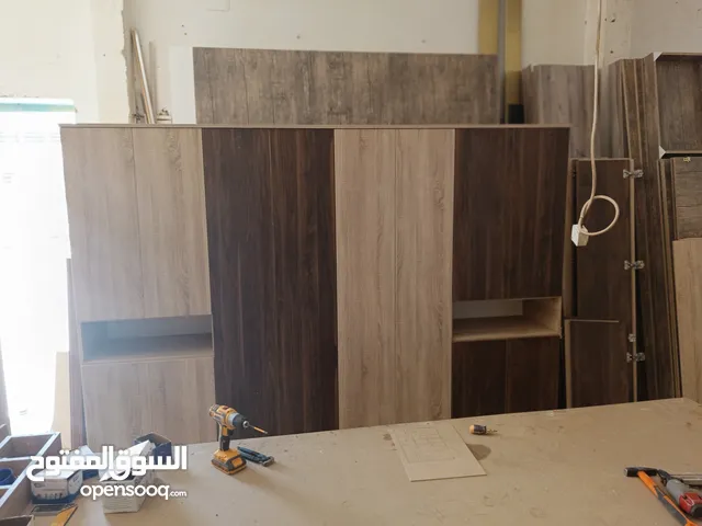 نجار موبيليا خزائن ملابس وجميع انواع الديكورات وطولات الشاشه والمداخل