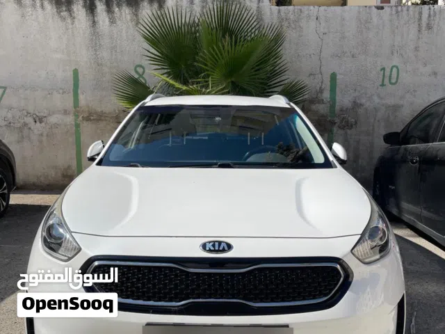 2018 كيا نيرو Standard