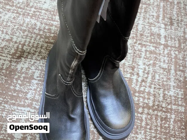 جزمة ستاتي ماركة زارا جديدة للبيع