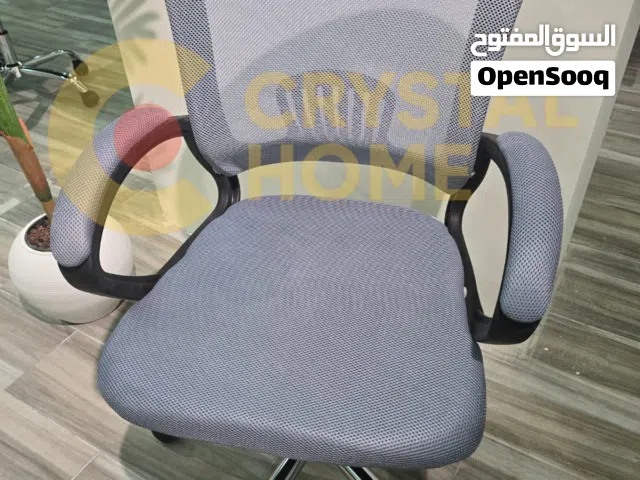 كراسي مكتب بتصميم أنيق وقاعدة كروم فاخرة كراسي المكتب فخم- مريح