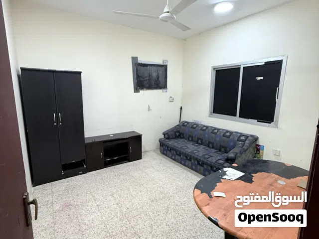 شقه مكونه من غرفتين نوم وحمام ومطبخ للإيجار Flat for Rent