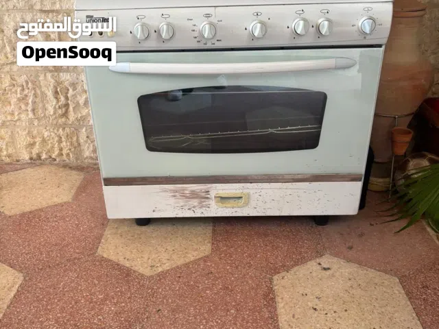 غاز (UnionTech) بحالة ممتازة جديد – 5 عيون مع فرن وشواية (لقطة بسعر مميز)