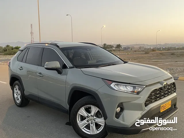 تويوتا رافور رقم واحد XLE فول مواصفات