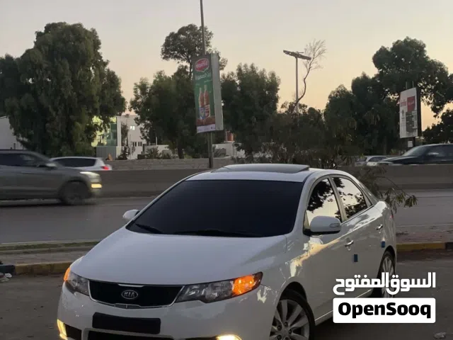 2010 كيا فورتي Standard