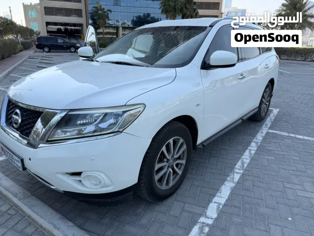 Car Nissan Pathfinder 2015 – Mid Option SUV