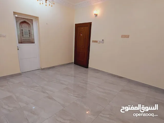 غرفه بالدور الارضي مميزة في مرتفعات بوشر / للشباب العمانين فقط / شامل