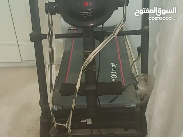 كاميرا كانون 600D وسير جري مستخدم مرتين فقط للبيع المستعجل ومانقصر مع الصامل
