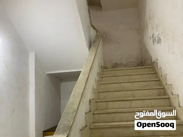 مزان اول علوي  مساحه 420متر علي نصيتان متشطب من الدخل ليه مدخل خاص