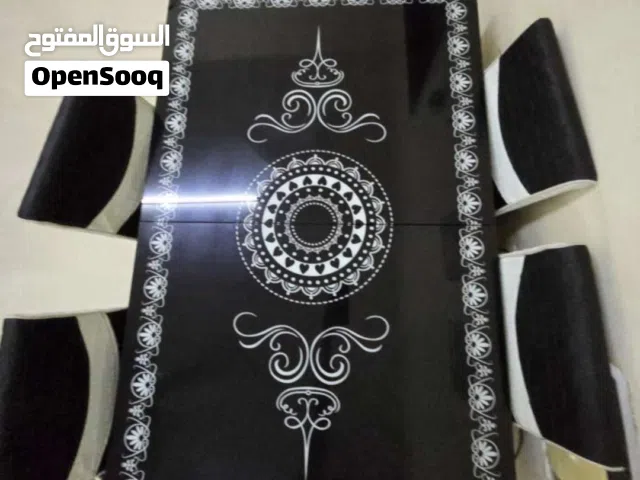 طاولة طعام للبيع أبيض وأسود