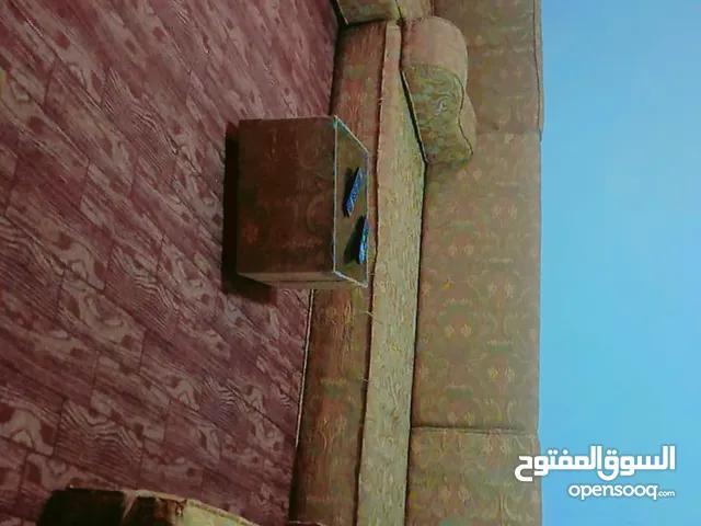 للبيع طقم فراش عربي جلسه عربيه اصلي نظام عالي بيجي اغراضك كامله نظيف جدا