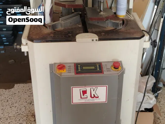 مكائن أمنيوم وupvc مستعملة نظيفة جدا