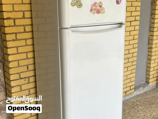 ثلاجه نضيفه للبيع