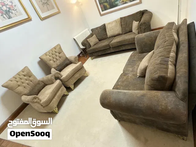 طقمين امريكي تفصيل. وكاله.