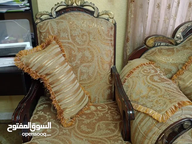 طقم كنب مع فراش عربي