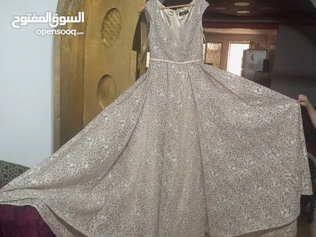 بدلة ناعمة للخطبة او فستان سهرة