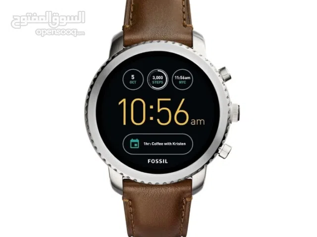 ساعة ذكية من طراز Fossil Q Explorist، تتميز بهيكل من الستانلس ستيل وسوار جلدي بني،