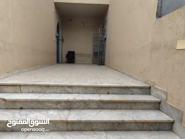 450 m2 5 Bedrooms Villa for Rent in Tripoli Hai Alandalus