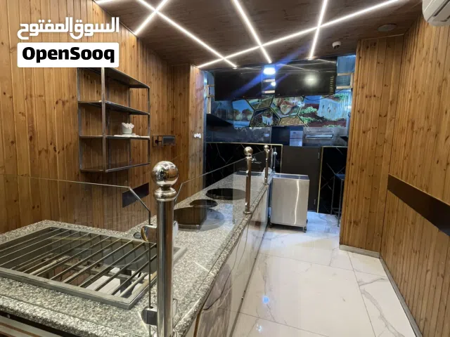 محل حلويات مع كامل معداته للبيع