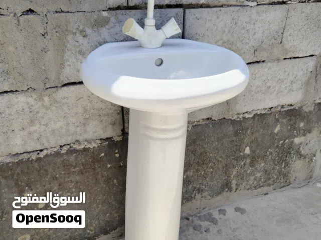 مغسلة وماطور ماء وبوستر