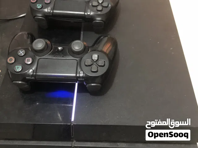 PS4 شبه جديد في قمة النظافه