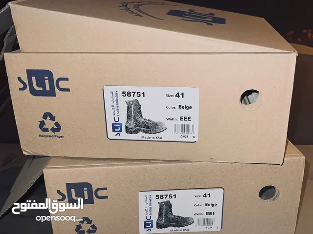 للبيع عدد 2 بساطير جديده بكرتونه مقاس 41