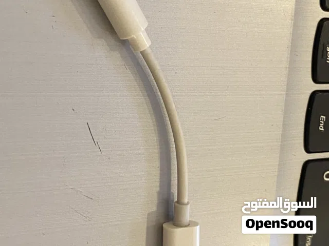 Lightning to 3.5 mm Headphone Jack Adapter for iPhone - الادابتر الاصلي Apple + سماعات AKG  اصلي