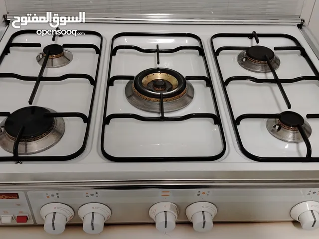 فرن غاز مع 5 عيون نوع تكنو إيطالي بحاله ممتازه شعلة كهرباء مع إضاءة داخل الفرن