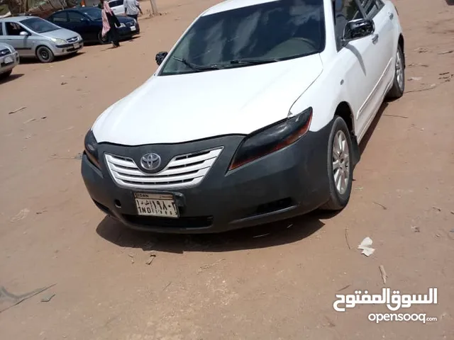 في امدرمان . كامري موديل 2008 . قير عادي . تكيف داير مراجعه . مكنه 16 . خالي ملاحظات