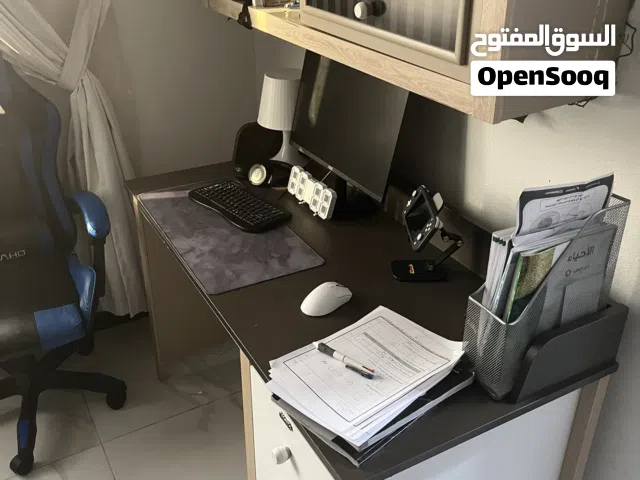 طاوله مكتبي و ينفع جيمنج شوف وصف