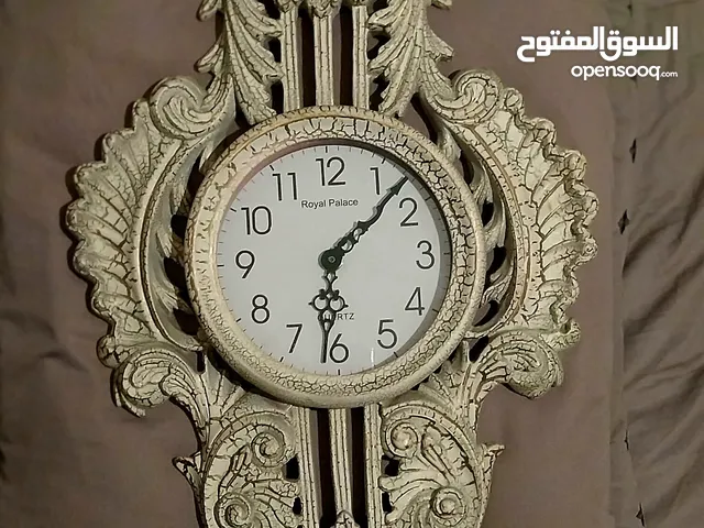 ساعة حائط مزخرفة ثقيلة جدا _ساعات براندات أصلي _خواتم وأساور وسنسال فضه عيار 925 على الواقع جميل