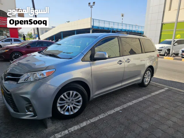 2017 TOYOTA SIENNA, XLE 8 PASSENGER