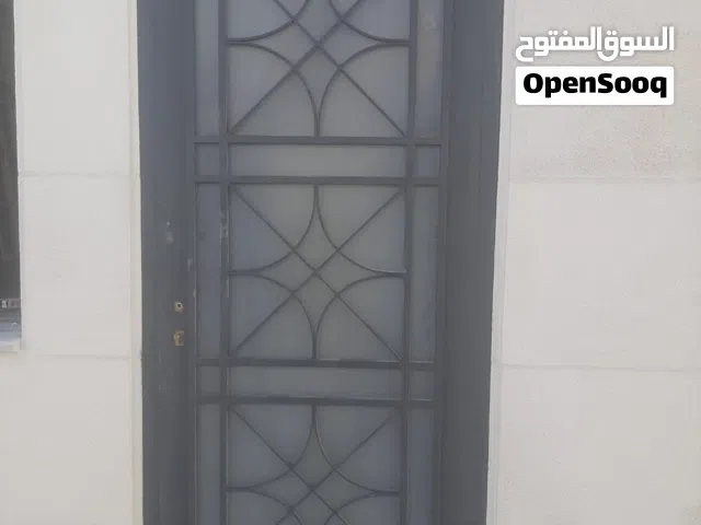 باب حديد نضيف جداا للبيع