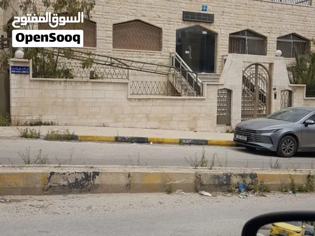 555 m2 More than 6 bedrooms Villa for Sale in Zarqa Al Zarqa Al Jadeedeh