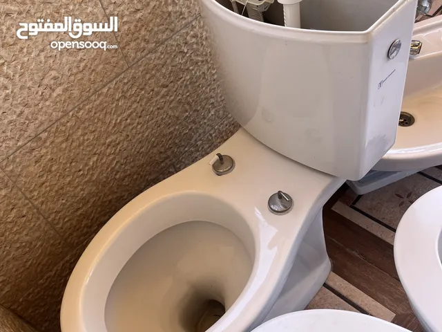 حمامات فرنجي ثلاث مع مغسله كامله نوعيه سعوديه