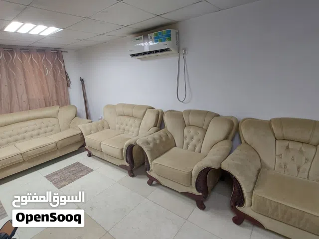 طقم كنب مخمل اللون بيج