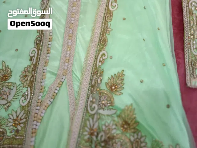 قفطان مغربي بفصوص لامعة و جدابة