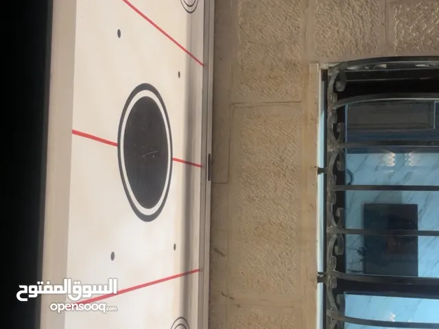هوكي للبيع مع قطعتين تعونها اشتريت450 بدي تشتغل كل شي بس بدها صيانه للهوى يطلع