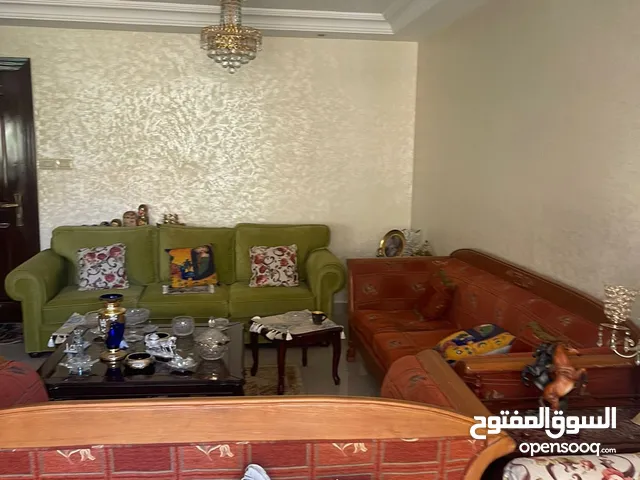 250 m2 4 Bedrooms Apartments for Rent in Amman Um El Summaq