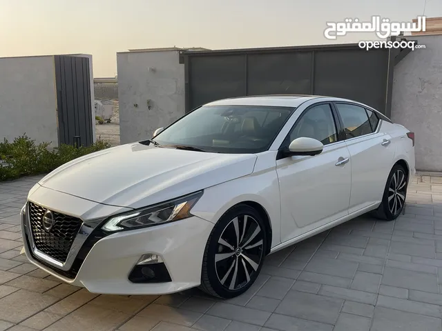 Used Nissan Altima in Sharjah