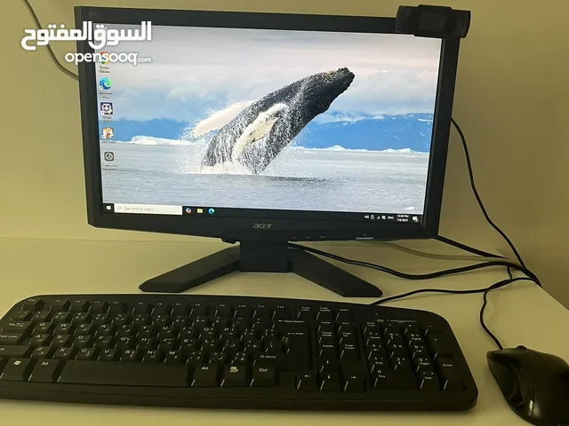 كمبيوتر مع شاشة و ماوس و كيبورد و سماعة و وصلت وأي فأي