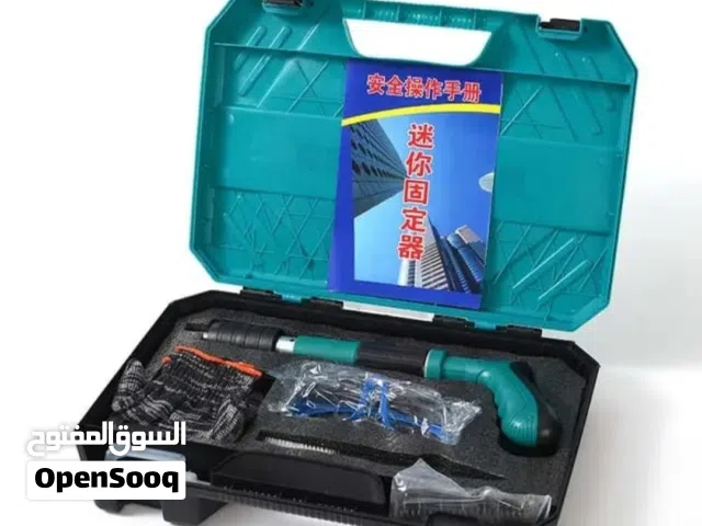 مسدس هوائي مع مسامير