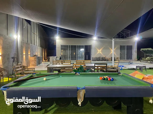 طاولة بلياردو وطاولة تنس