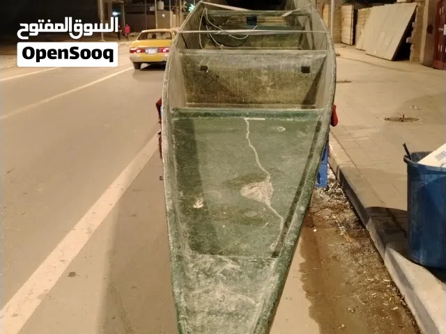 بلم بليته طول 7متر ونص مع مكينه 8 نضيفات جدا استخدام البلم شي قليل