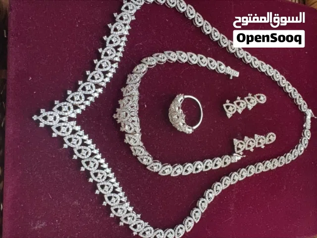 طقم فضه عيار 925 جديد للبييع  طقم فاخر (إسوارة + خاتم + عقد حلق