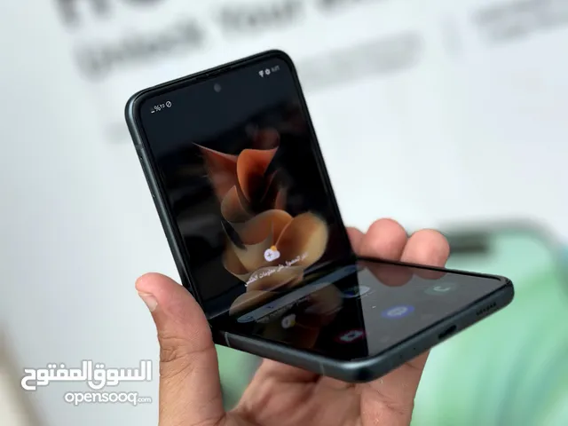 بأقل سعر : Samsung Z flip 3 256gb جهاز نظيف جدا بدون إي مشاكل مع ملحقاته و ضمان من المحل لا يفوتك