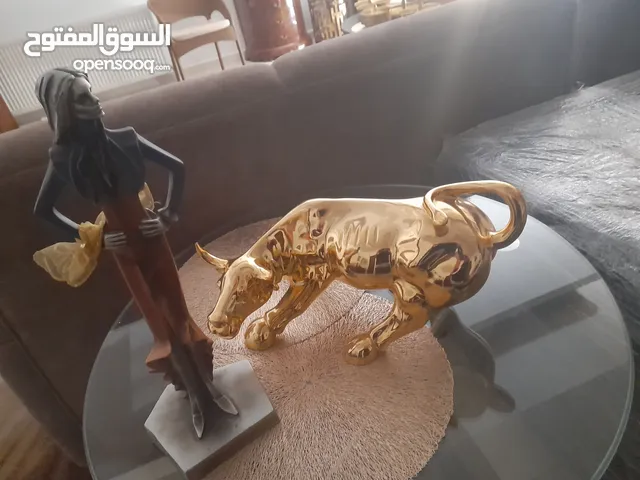 تحف وانتيكات ونحاسيات بسعر مغري من المالك