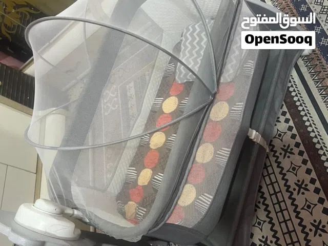 سرير اطفال من حديث ولادة الحد سنة