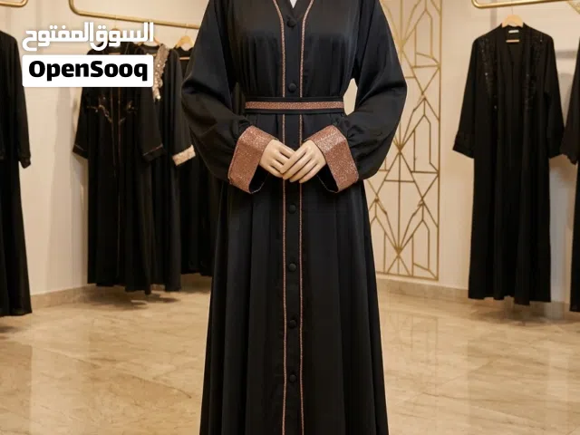 عبايه سوداء كلوش  مع ستراس لامع ع ردان والخصر