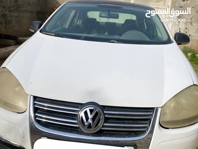 جيتا 2010 لون ابيض واسود