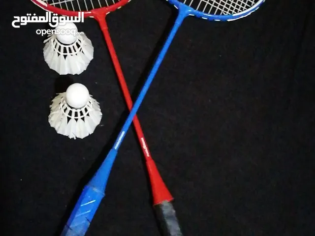 تنس ازرق و احمر و ريشه ابيض.